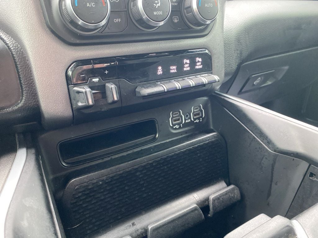 2020 RAM 1500 Big Horn Crew Cab 4x4 5'7' Box