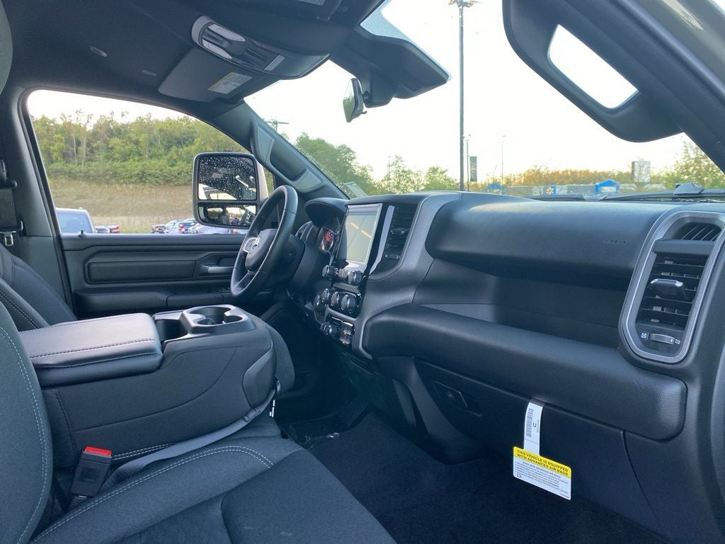 2026 RAM 1500 RAM 1500 TRADESMAN CREW CAB 4X4 5'7' BOX