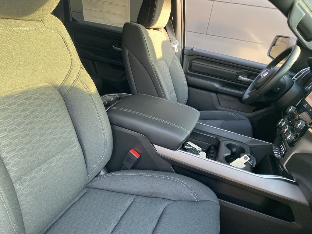 2026 RAM 1500 RAM 1500 EXPRESS CREW CAB 4X4 5'7' BOX