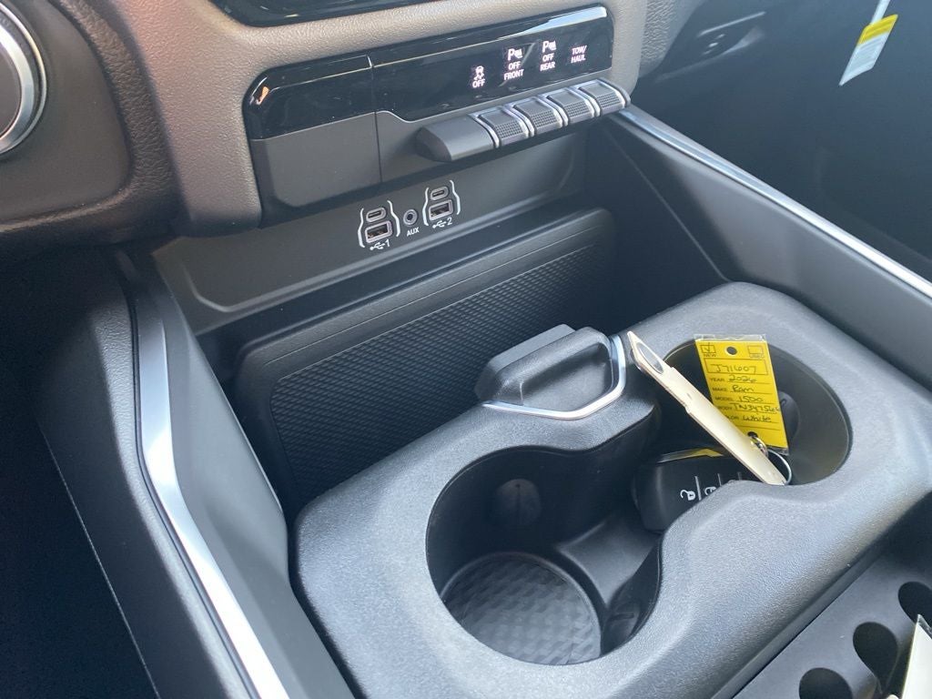 2026 RAM 1500 RAM 1500 EXPRESS CREW CAB 4X4 5'7' BOX