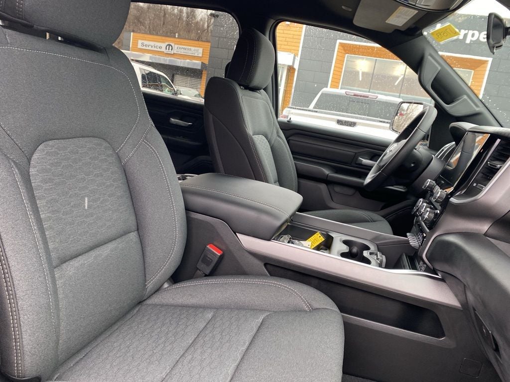 2026 RAM 1500 RAM 1500 EXPRESS CREW CAB 4X4 5'7' BOX