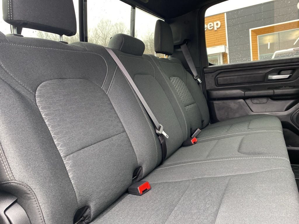 2026 RAM 1500 RAM 1500 EXPRESS CREW CAB 4X4 5'7' BOX