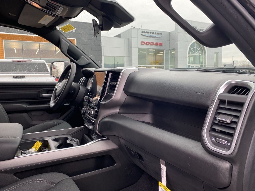 2026 RAM 1500 RAM 1500 EXPRESS CREW CAB 4X4 5'7' BOX