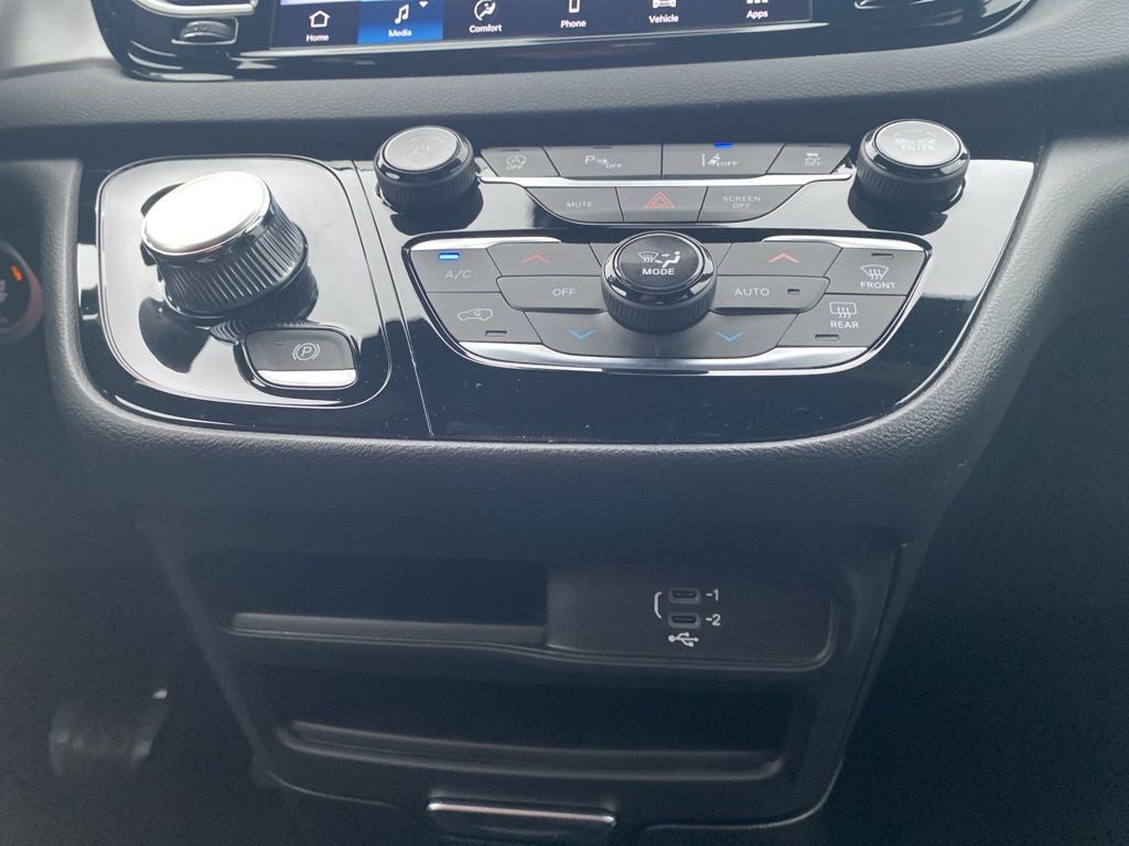 2026 Chrysler Voyager VOYAGER LX