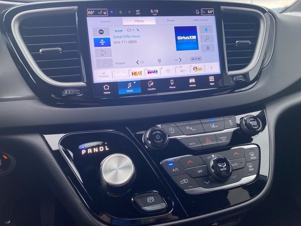 2026 Chrysler Voyager VOYAGER LX