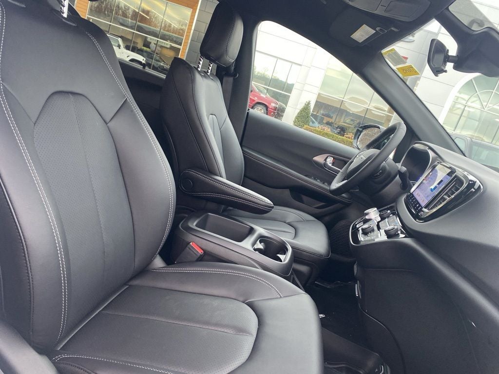 2026 Chrysler Voyager VOYAGER LX