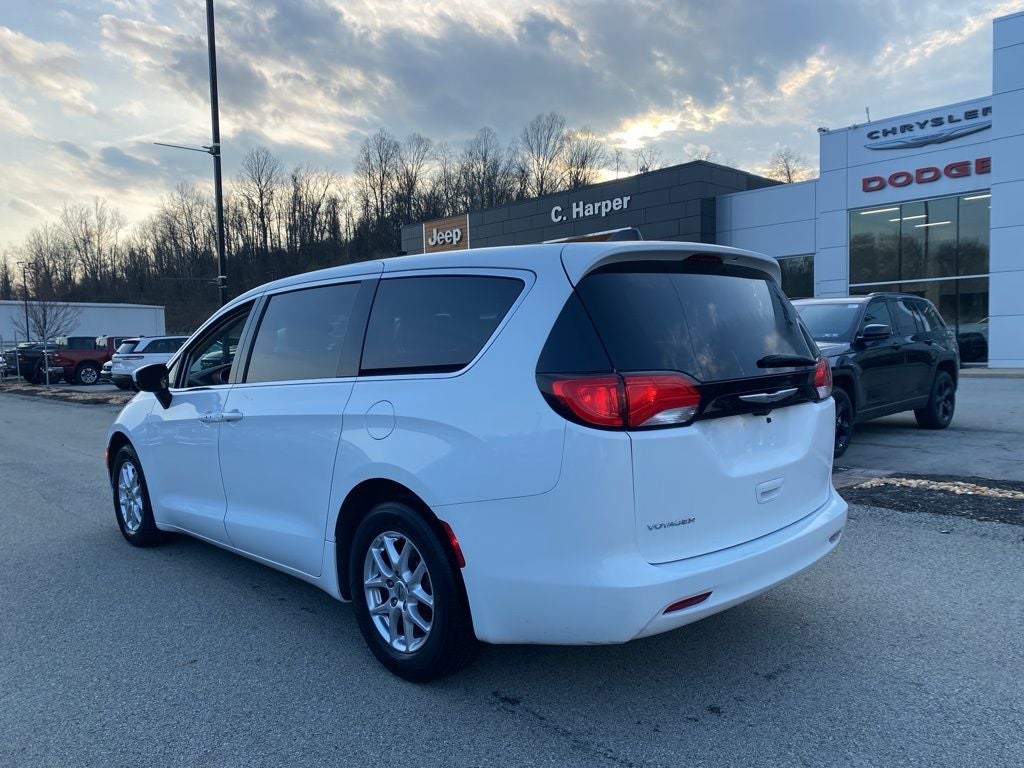 2023 Chrysler Voyager LX