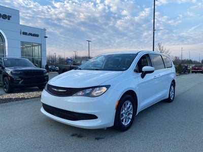 2023 Chrysler Voyager LX