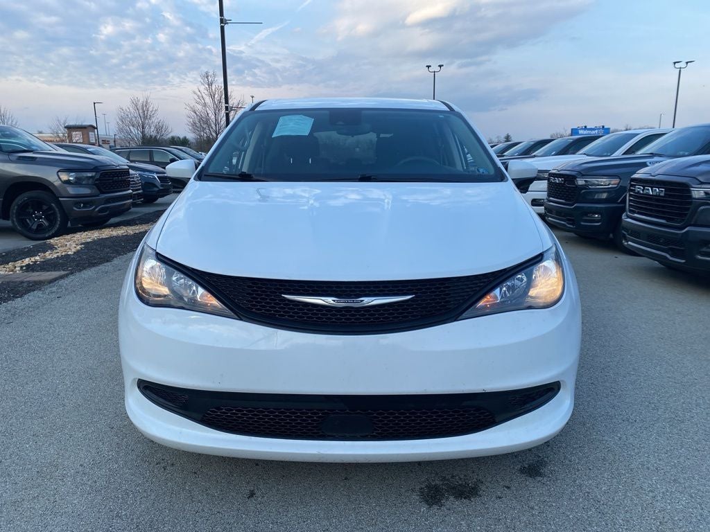 2023 Chrysler Voyager LX