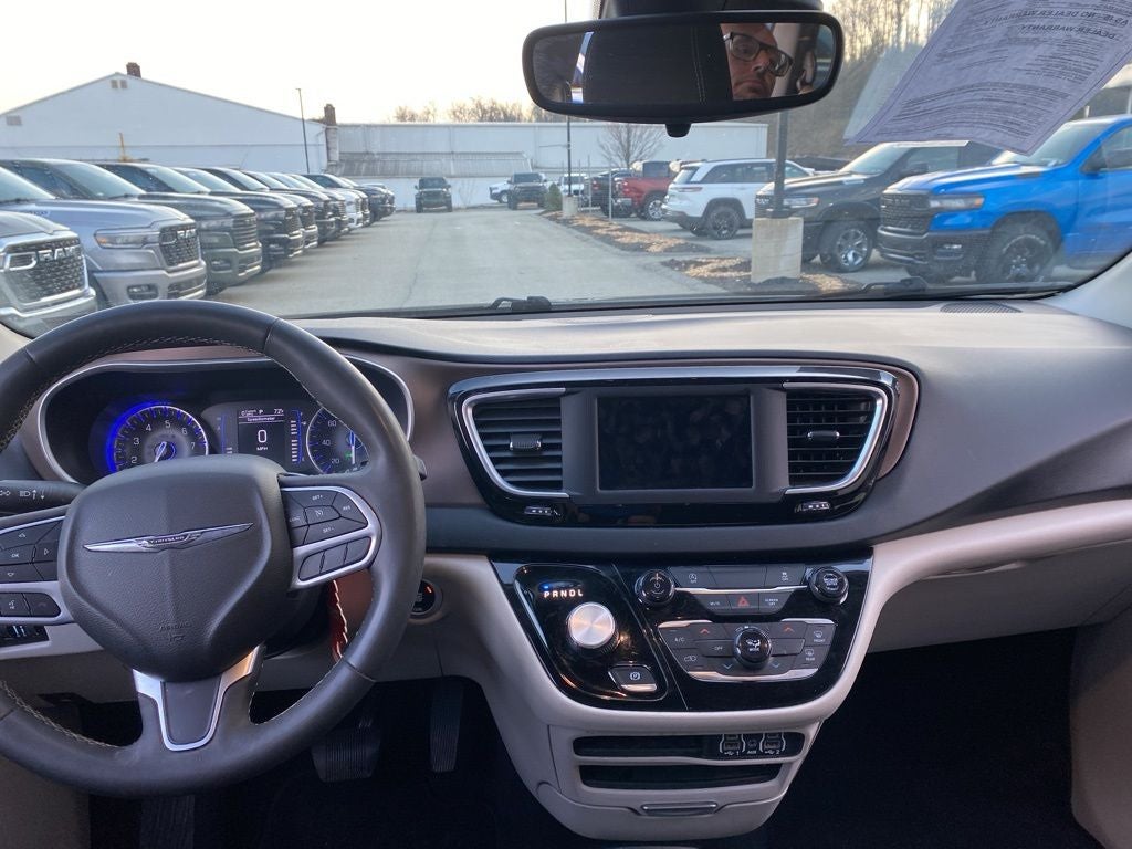 2023 Chrysler Voyager LX
