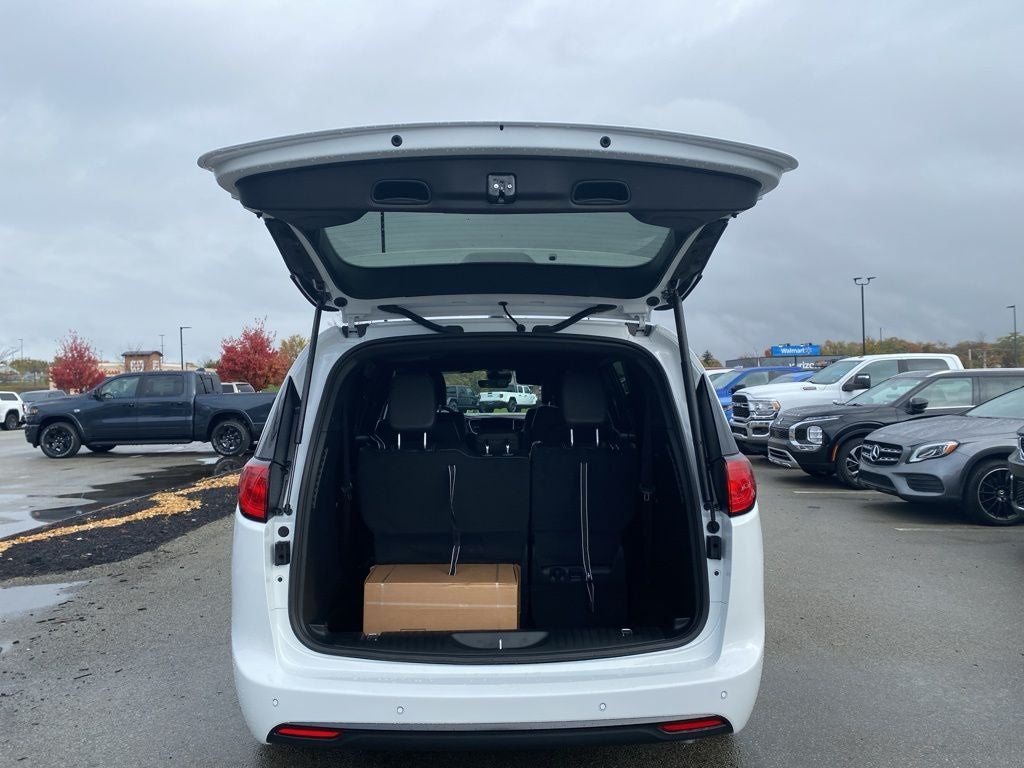 2026 Chrysler Voyager VOYAGER LX