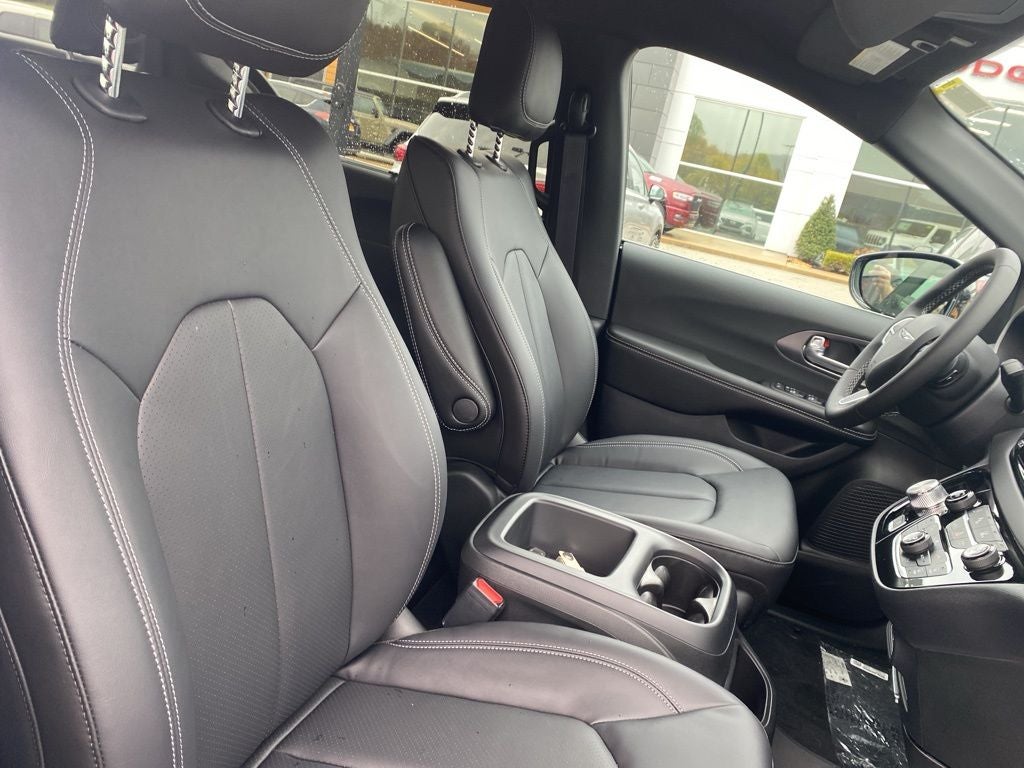 2026 Chrysler Voyager VOYAGER LX