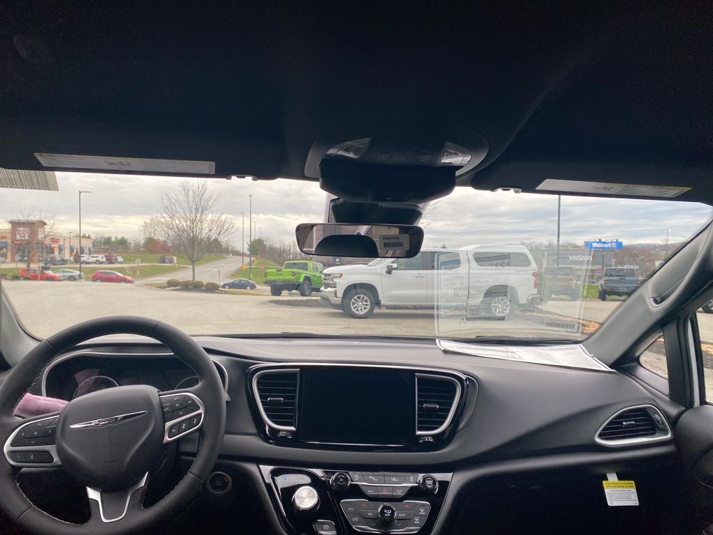 2026 Chrysler Voyager VOYAGER LX