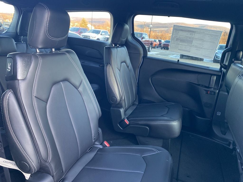 2026 Chrysler Pacifica PACIFICA SELECT AWD