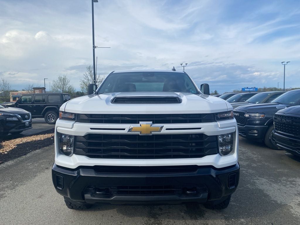 2024 Chevrolet Silverado 2500HD 4WD Crew Cab Standard Bed Custom
