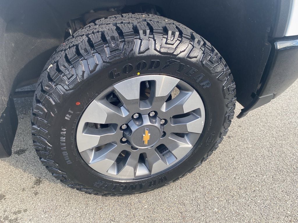 2024 Chevrolet Silverado 2500HD 4WD Crew Cab Standard Bed Custom