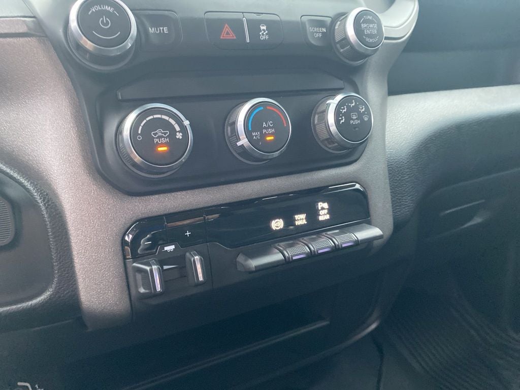 2020 RAM 2500 Tradesman Crew Cab 4x4 6'4' Box