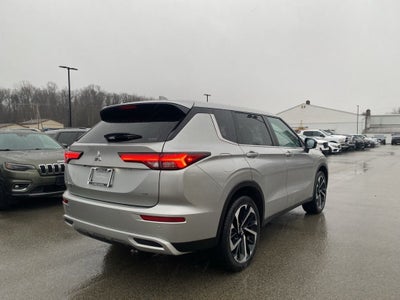 2022 Mitsubishi Outlander Base