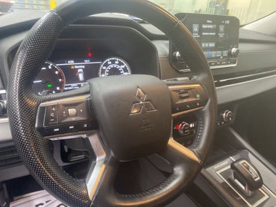 2022 Mitsubishi Outlander Base