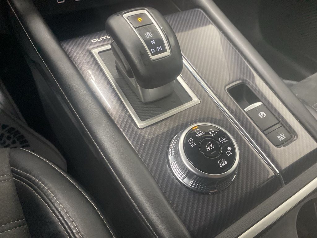 2022 Mitsubishi Outlander Base