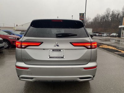 2022 Mitsubishi Outlander Base