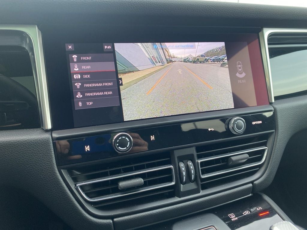 2022 Porsche Macan Base