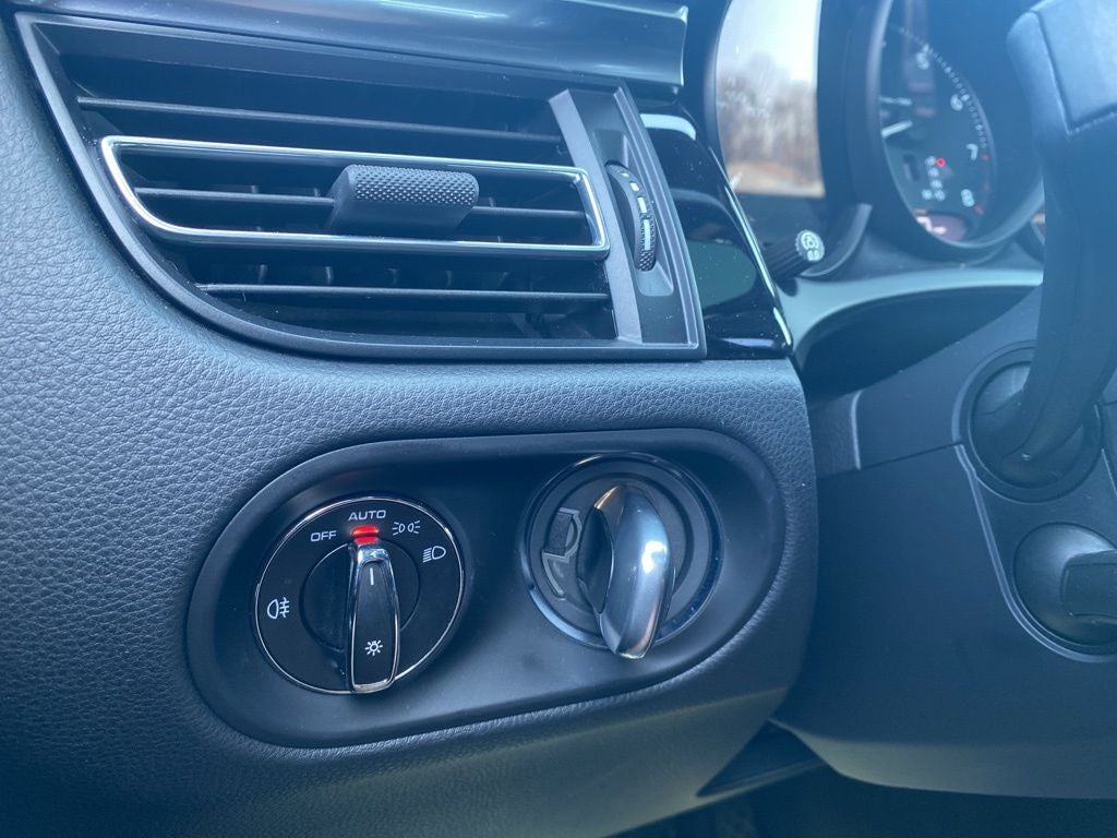 2022 Porsche Macan Base