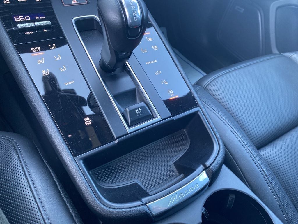 2022 Porsche Macan Base