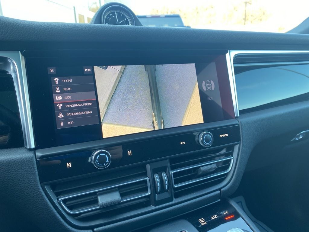 2022 Porsche Macan Base