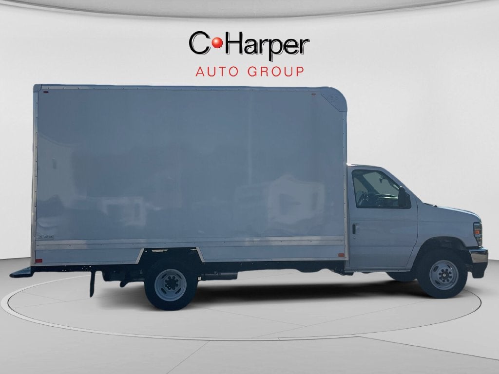 2027 Ford E-450SD Base
