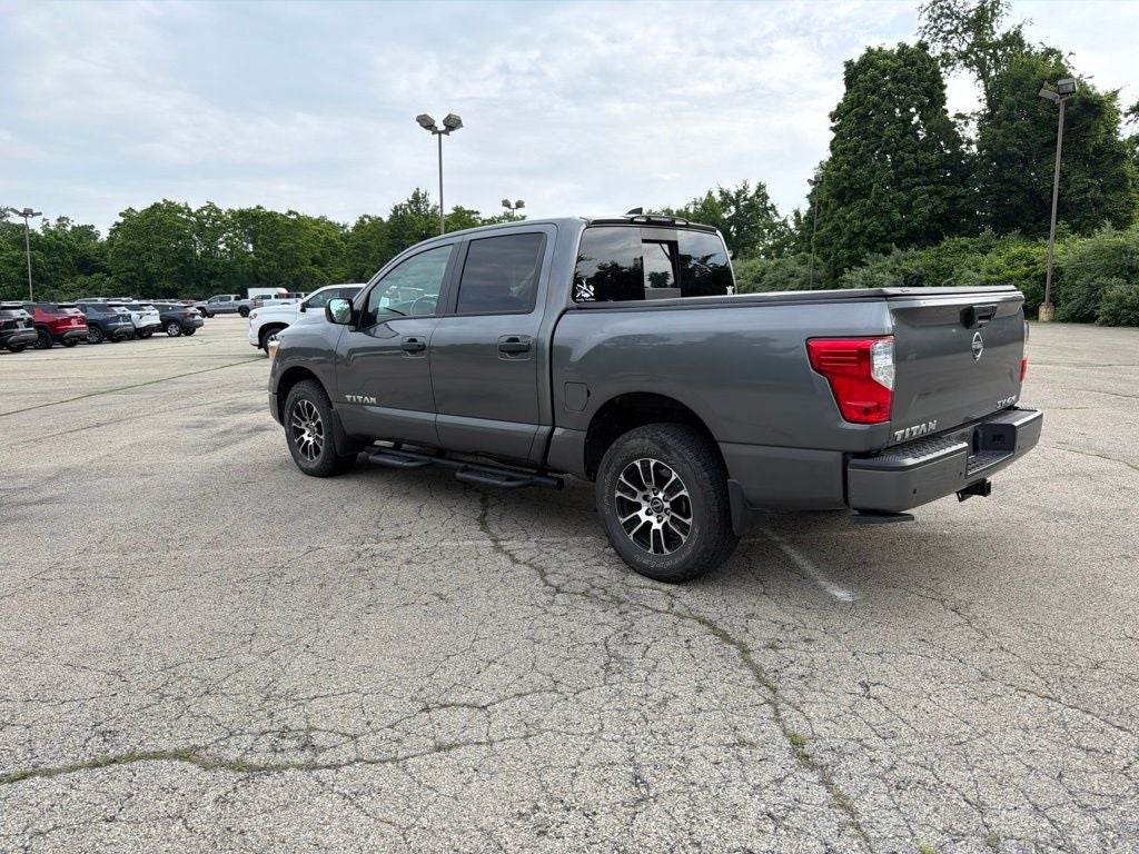 2023 Nissan Titan SV