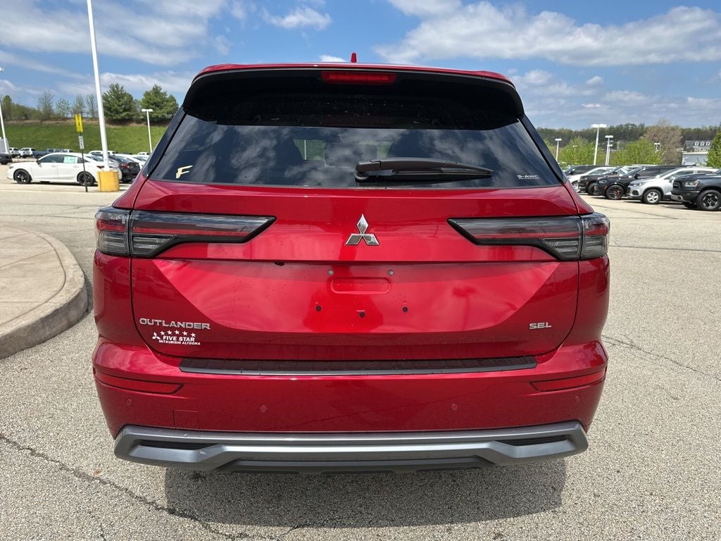 2025 Mitsubishi Outlander Base