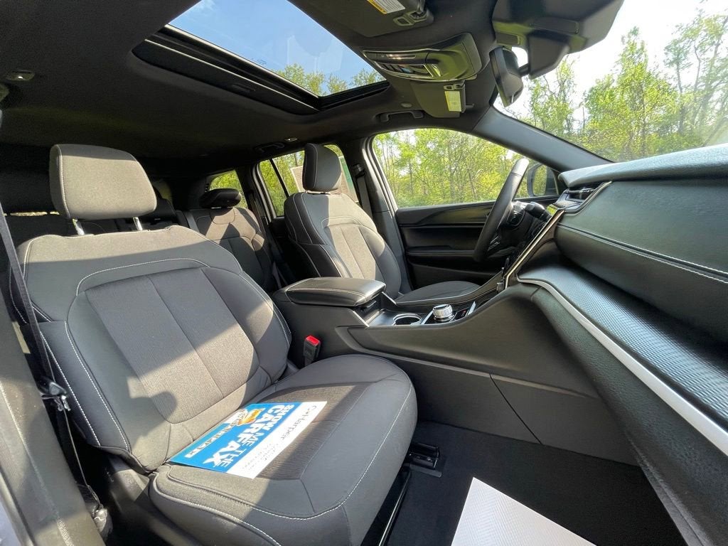 2024 Jeep Grand Cherokee Laredo X 4x4