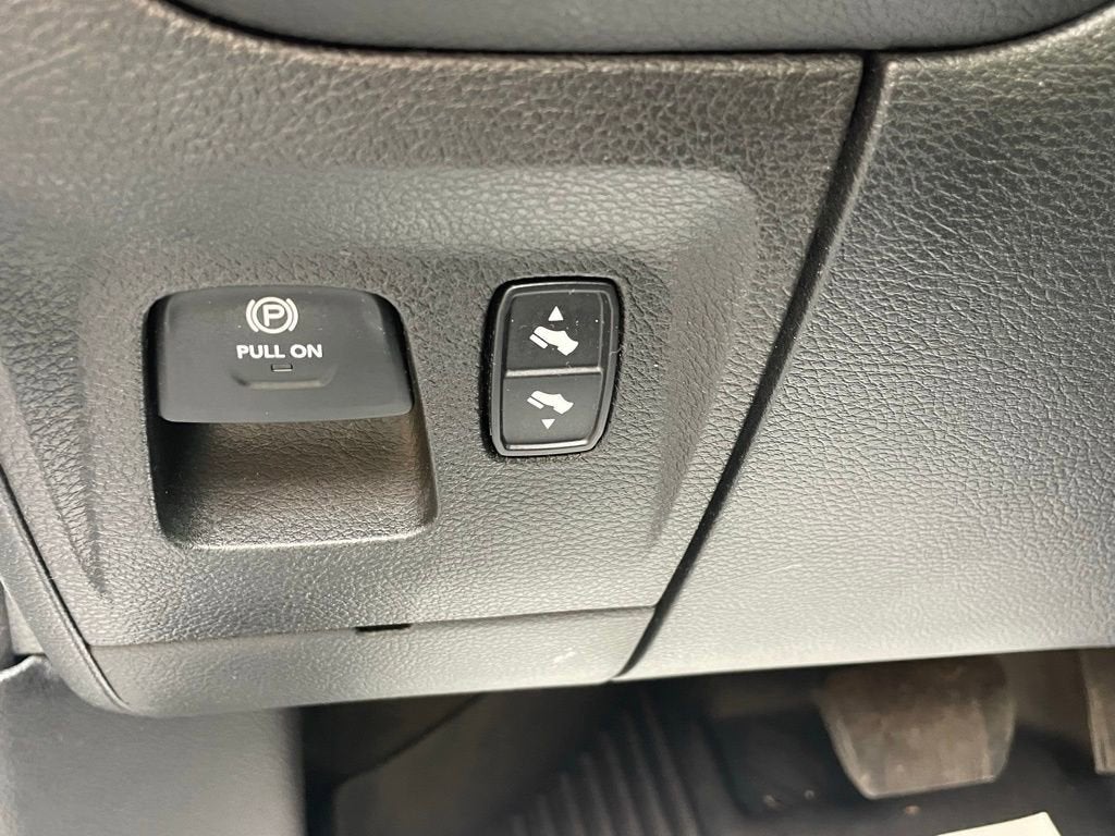 2021 RAM 1500 Big Horn Crew Cab 4x4 5'7" Box
