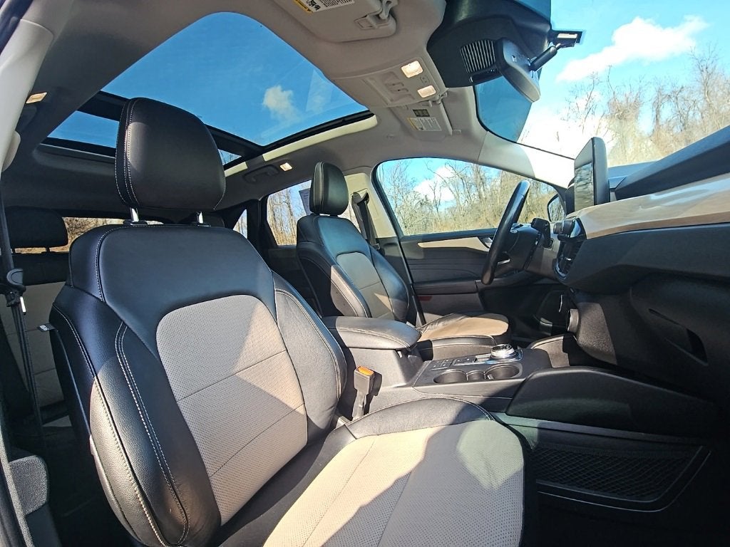 2022 Ford Escape Titanium