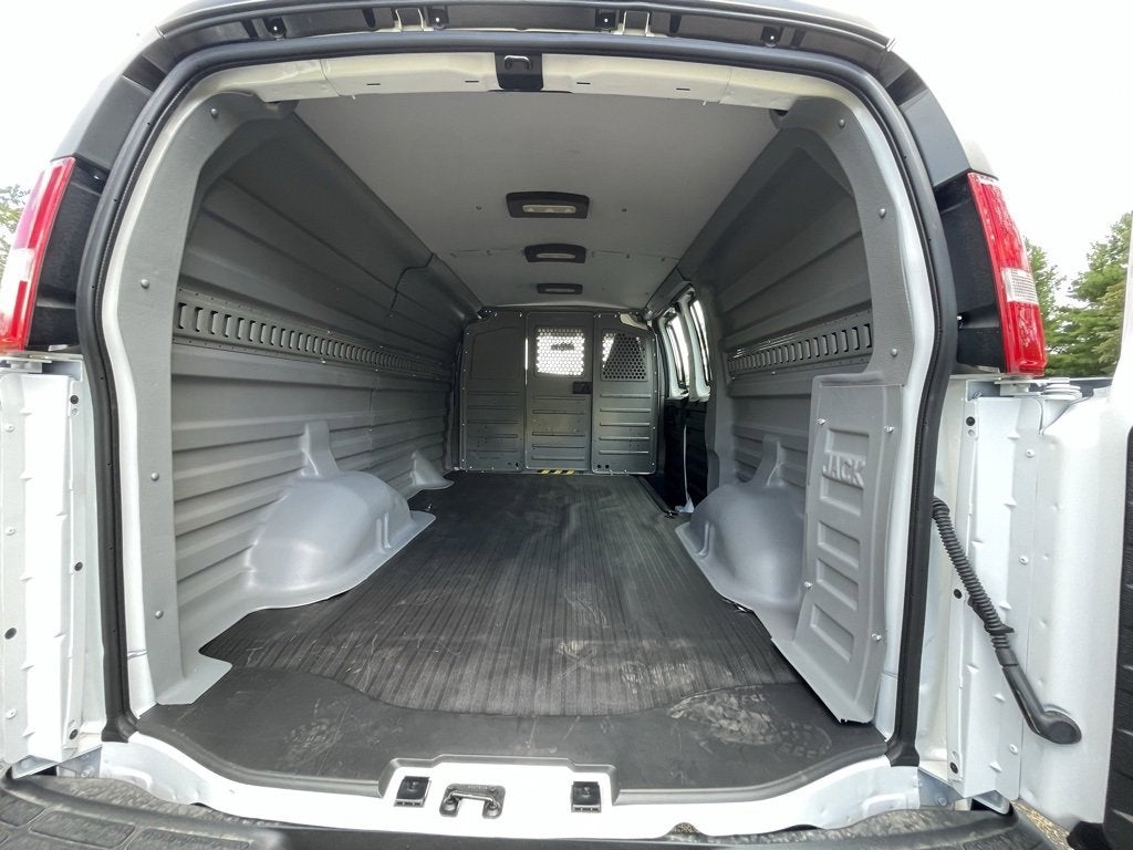 2025 Chevrolet Express Cargo 2500 WT