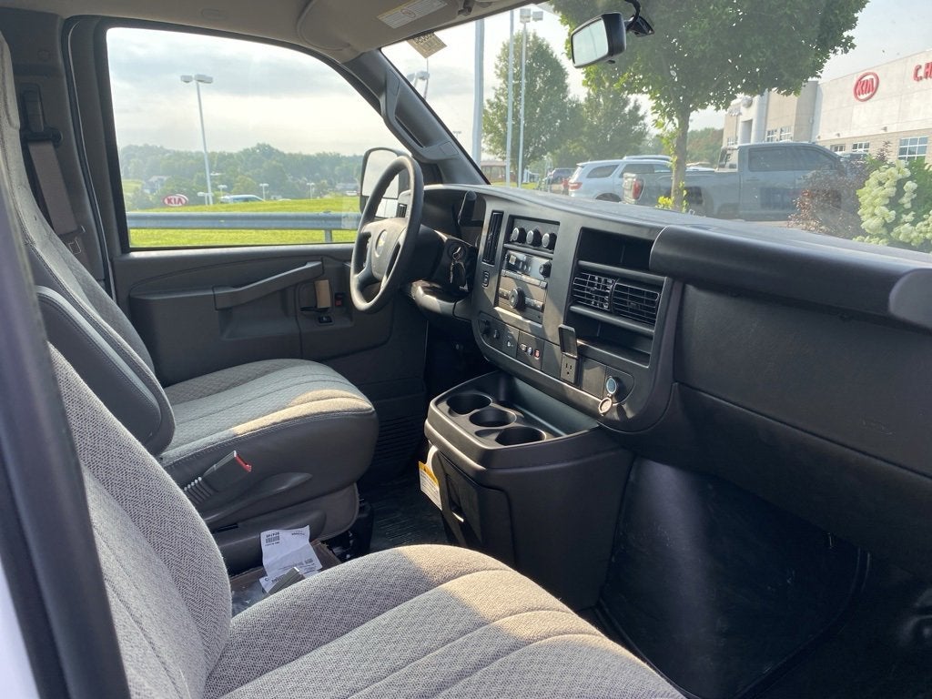 2025 Chevrolet Express Cargo 3500 WT