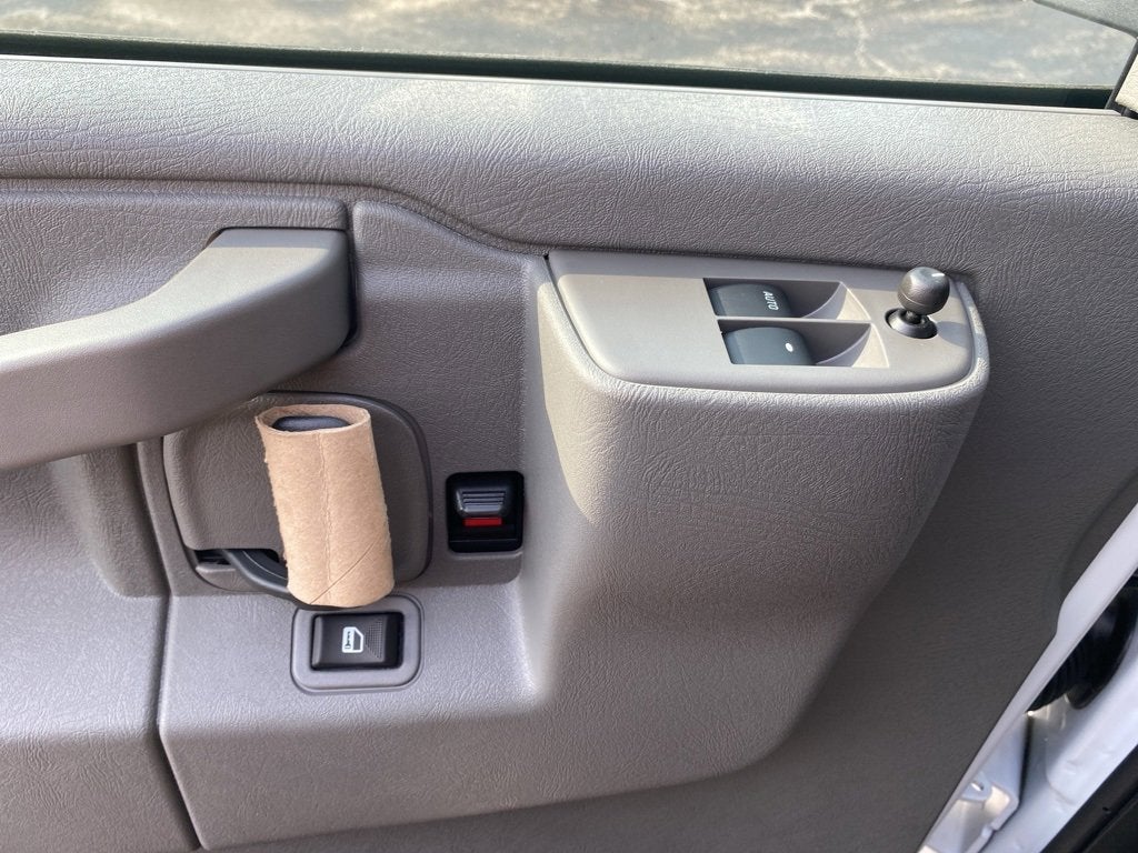 2025 Chevrolet Express Cargo 3500 WT