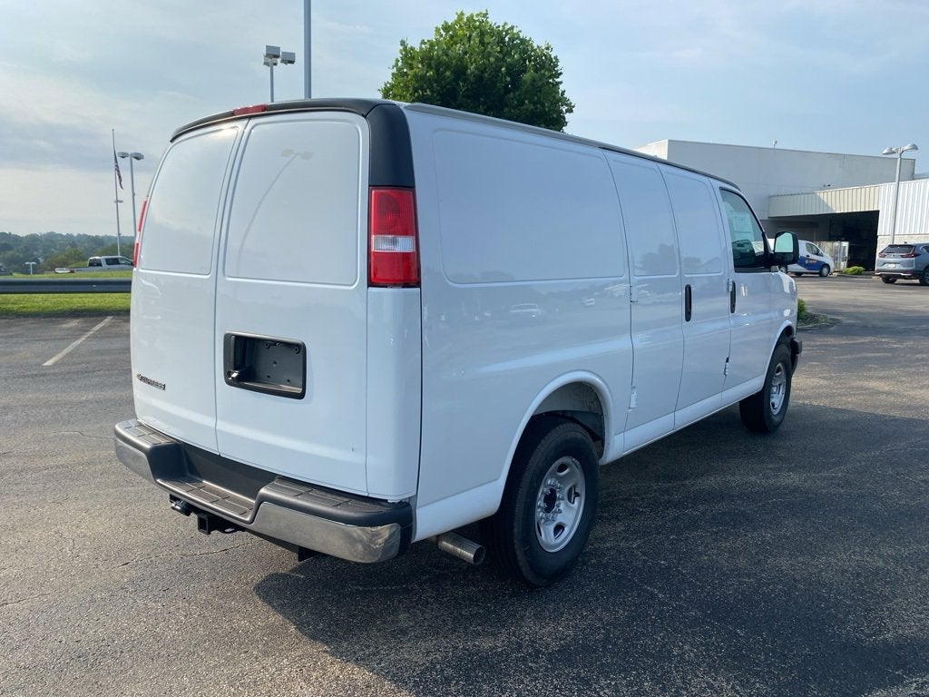 2025 Chevrolet Express Cargo 3500 WT