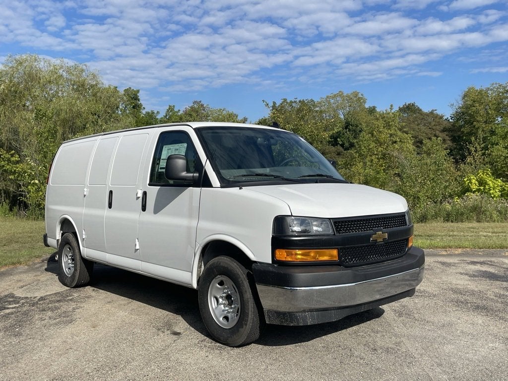 2025 Chevrolet Express Cargo 3500 WT