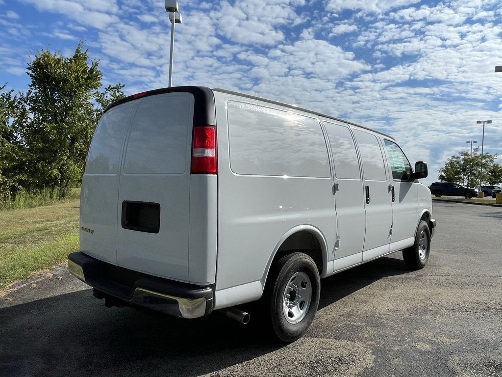 2025 Chevrolet Express Cargo 3500 WT