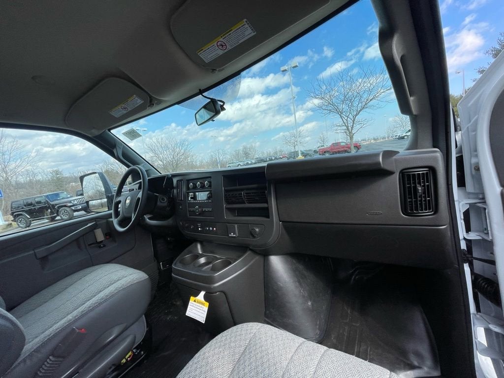 2026 Chevrolet Express Cutaway 3500 1WT