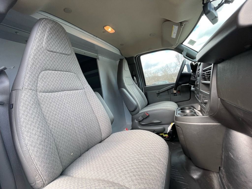 2026 Chevrolet Express Cutaway 3500 1WT