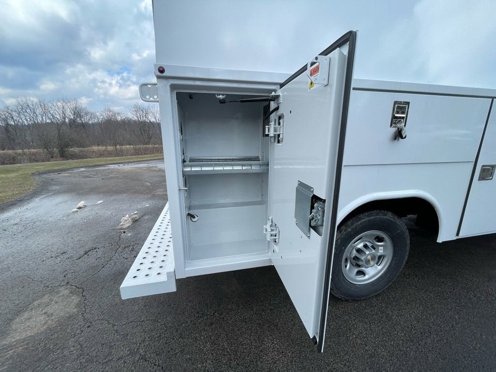 2026 Chevrolet Express Cutaway 3500 1WT