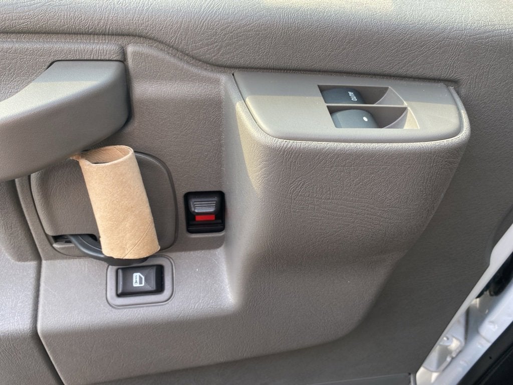 2025 Chevrolet Express Cutaway 3500 1WT