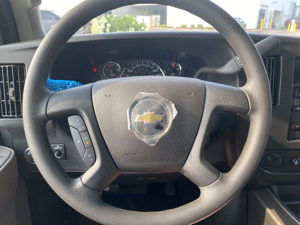 2025 Chevrolet Express Cutaway 3500 1WT