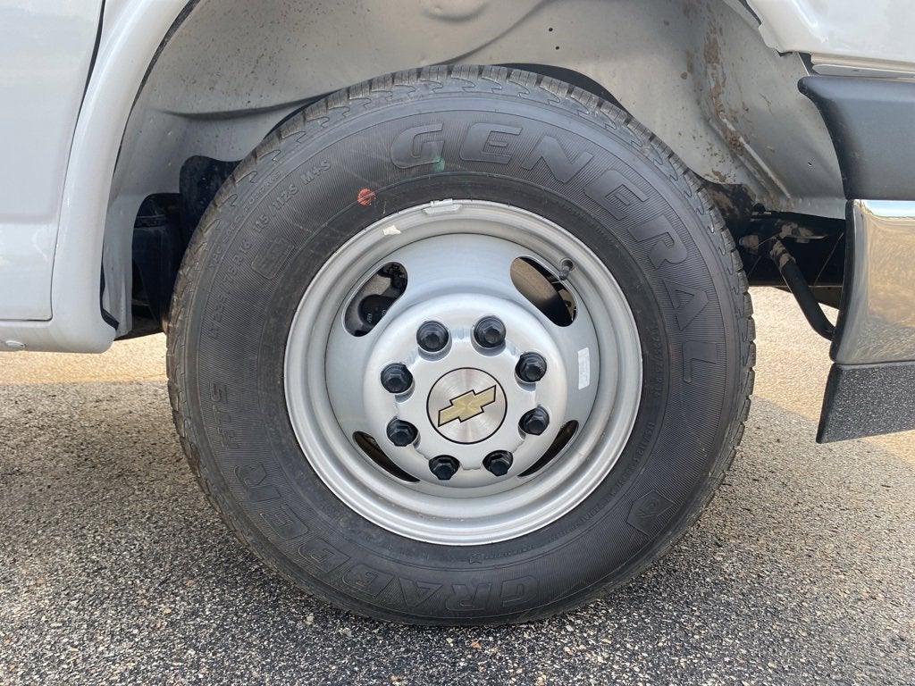 2025 Chevrolet Express Cutaway 3500 1WT