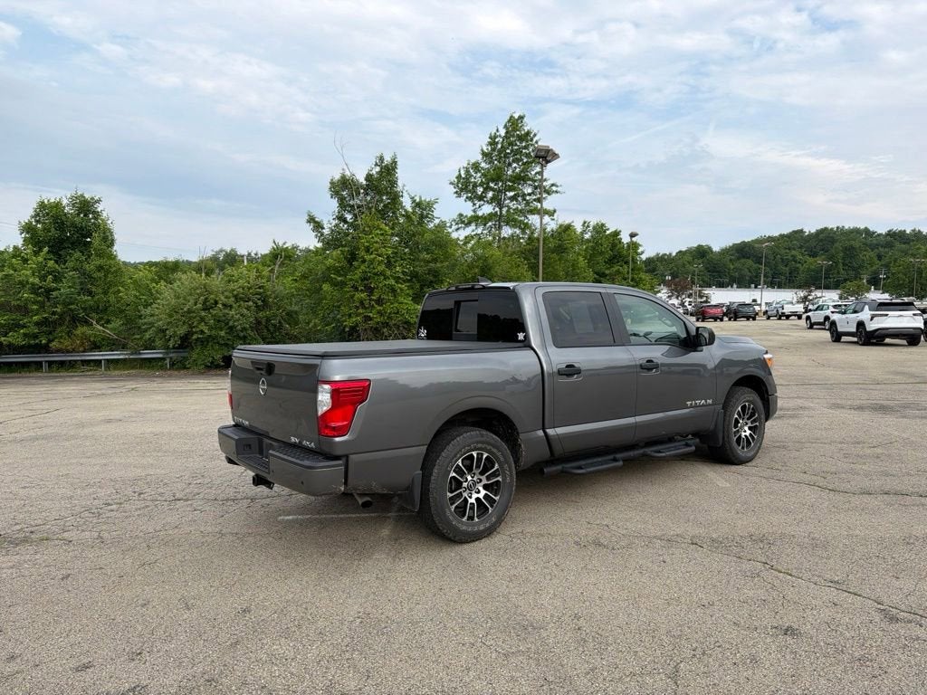 2023 Nissan TITAN Crew Cab SV 4x4