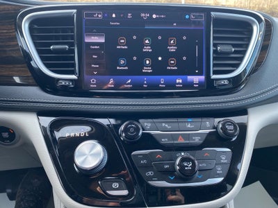 2022 Chrysler Pacifica Hybrid Limited