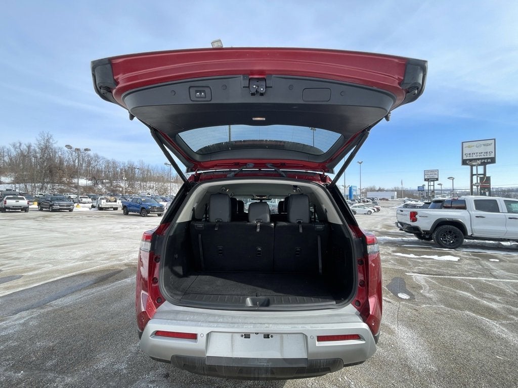 2023 Nissan Pathfinder SL 4WD